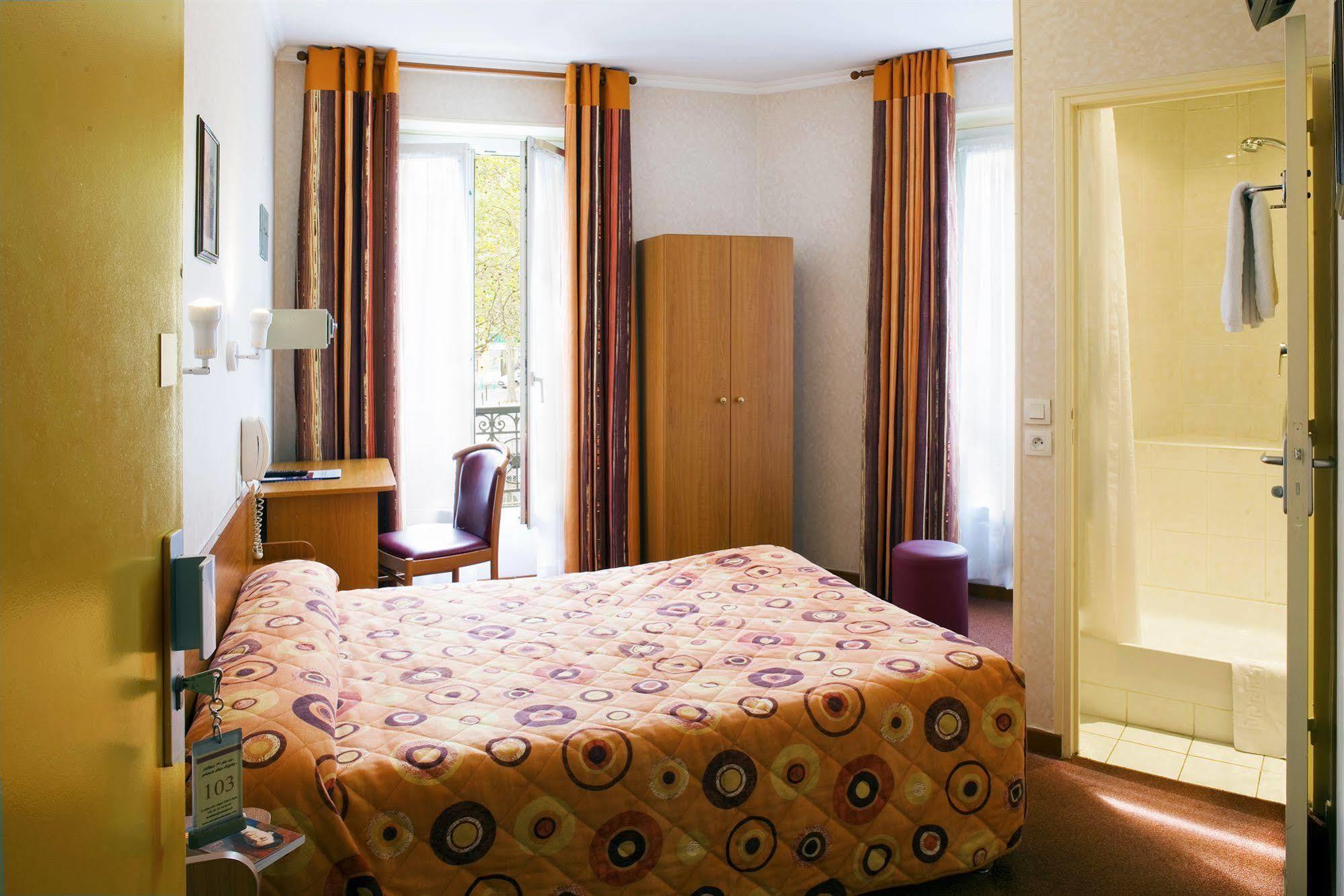 Hotel De La Place Des Alpes Paris Exterior foto